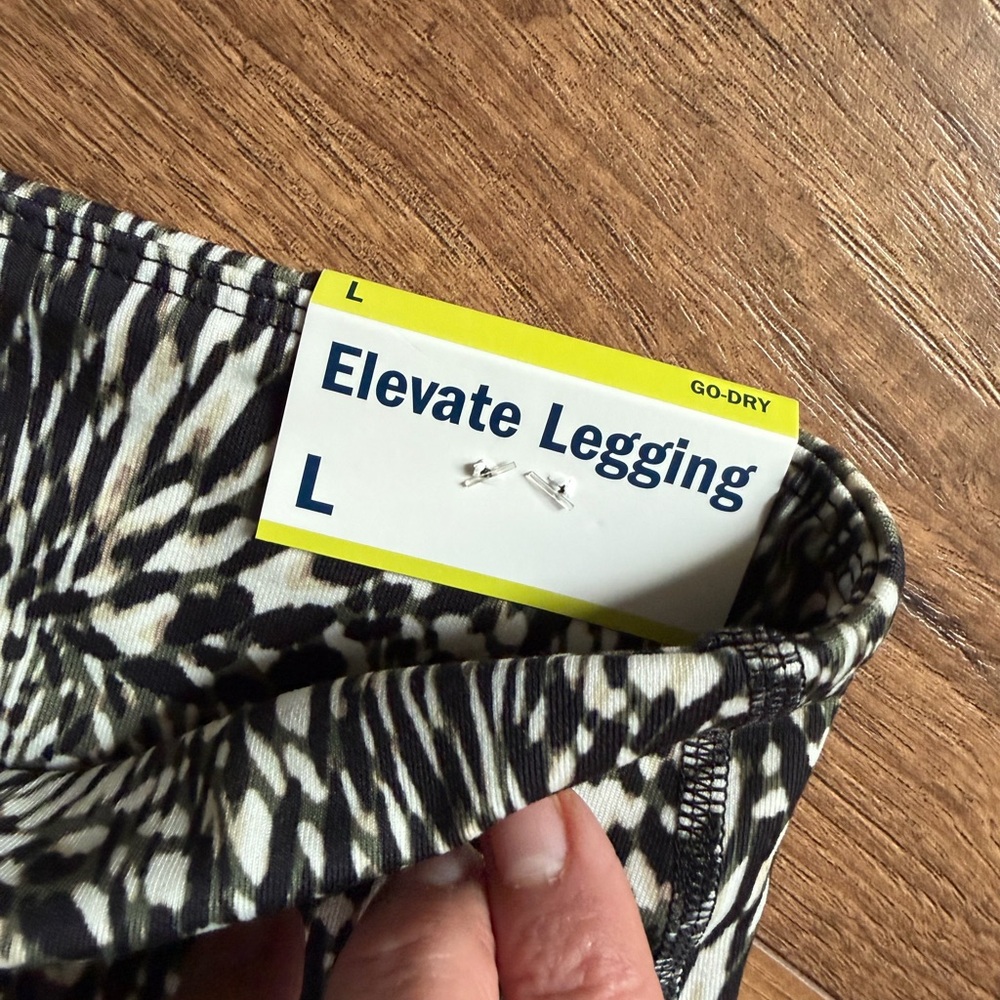 Old Navy Black and White Patterned Leggings - Picture 4 of 5